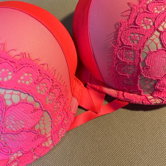 32DD Victoria’s Secret Bra - Picture 2 of 6